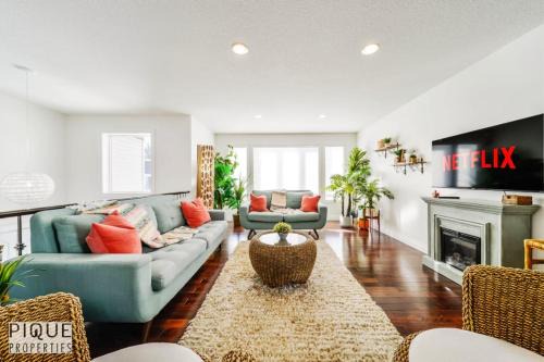 Jasper Place Apartment | Spacious 6BDR Oasis - Sleeps 17 - Garage - Fireplace