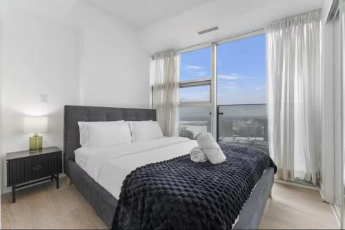Toronto Entertainment District Apartment | Spacious Downtown 3BR Walk to Union Station
