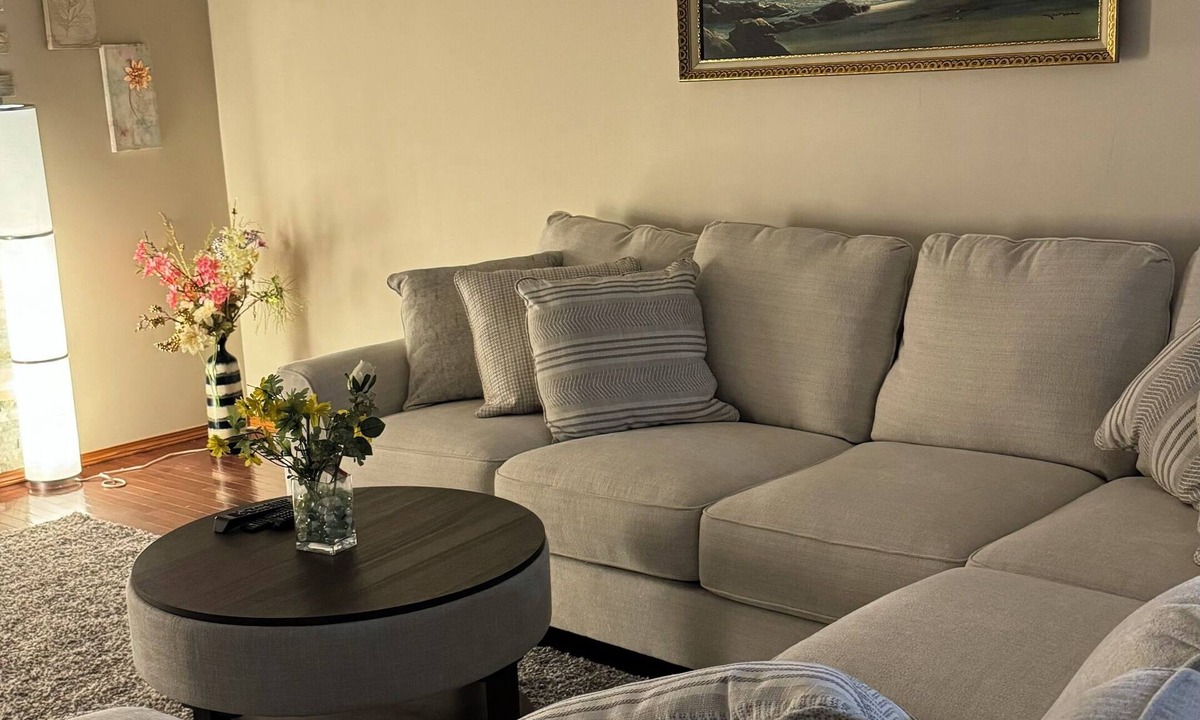 Fort Gary House | Spacious House in Winnipeg 5 bads 3 rooms 10 guests