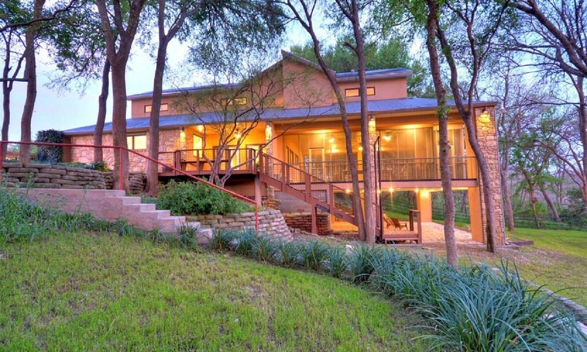 Martindale House | Spacious Riverfront Home