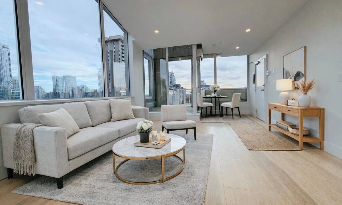 Davie Village Apartment | Spectacular penthouse in a modernist, boutique concrete-and-glass building