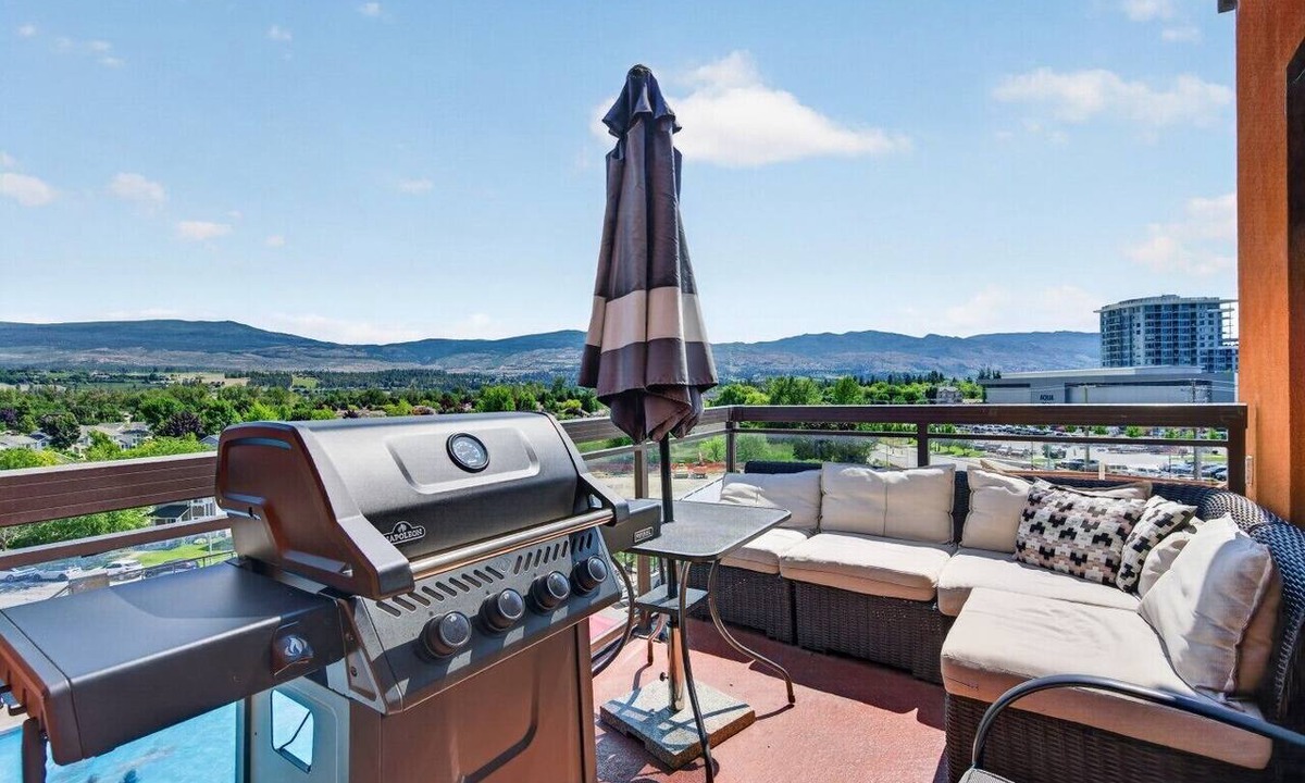 South Pandosy Apartment | Spectacular View @ Playa 601. Rooftop Pool!