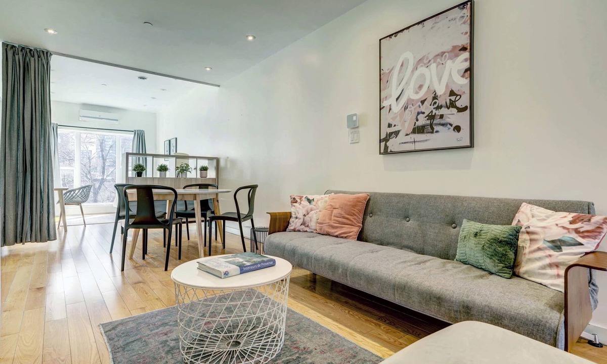 Plateau Mont Royal Apartment | St-Laurent Boulevard · Private Floor, 2 Apartments
