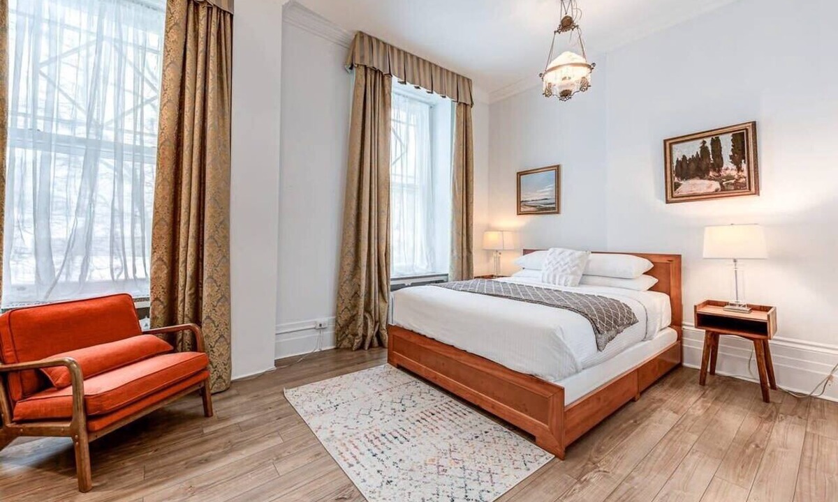 Vieux-Quebec-Cap-Blanc-colline Parlementaire Hotel | Standard Room #6
