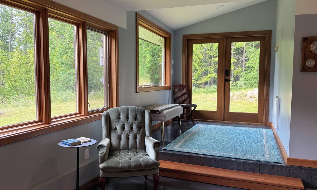 Proctor House | Stay in nature ~ Private estate with modern suite, creek and forest