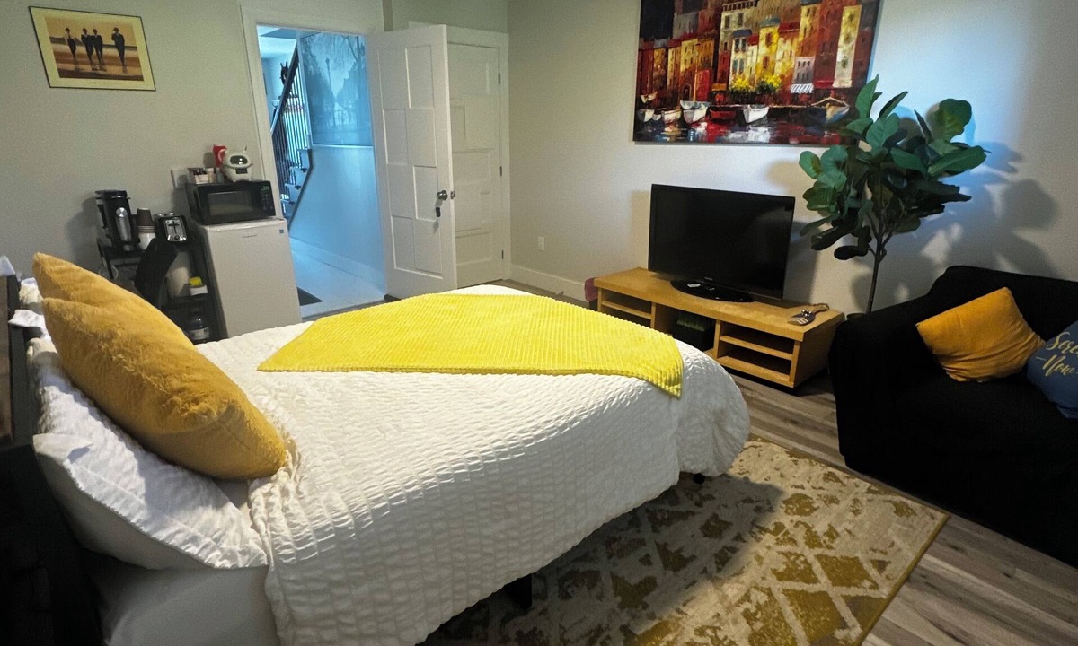 Fairview House | Stay With Precious