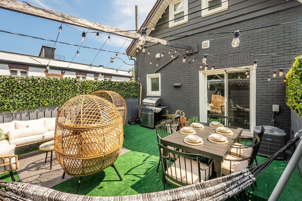 The Beaches House | Steps from Beach. GorgeousModern 2bdr loft & patio