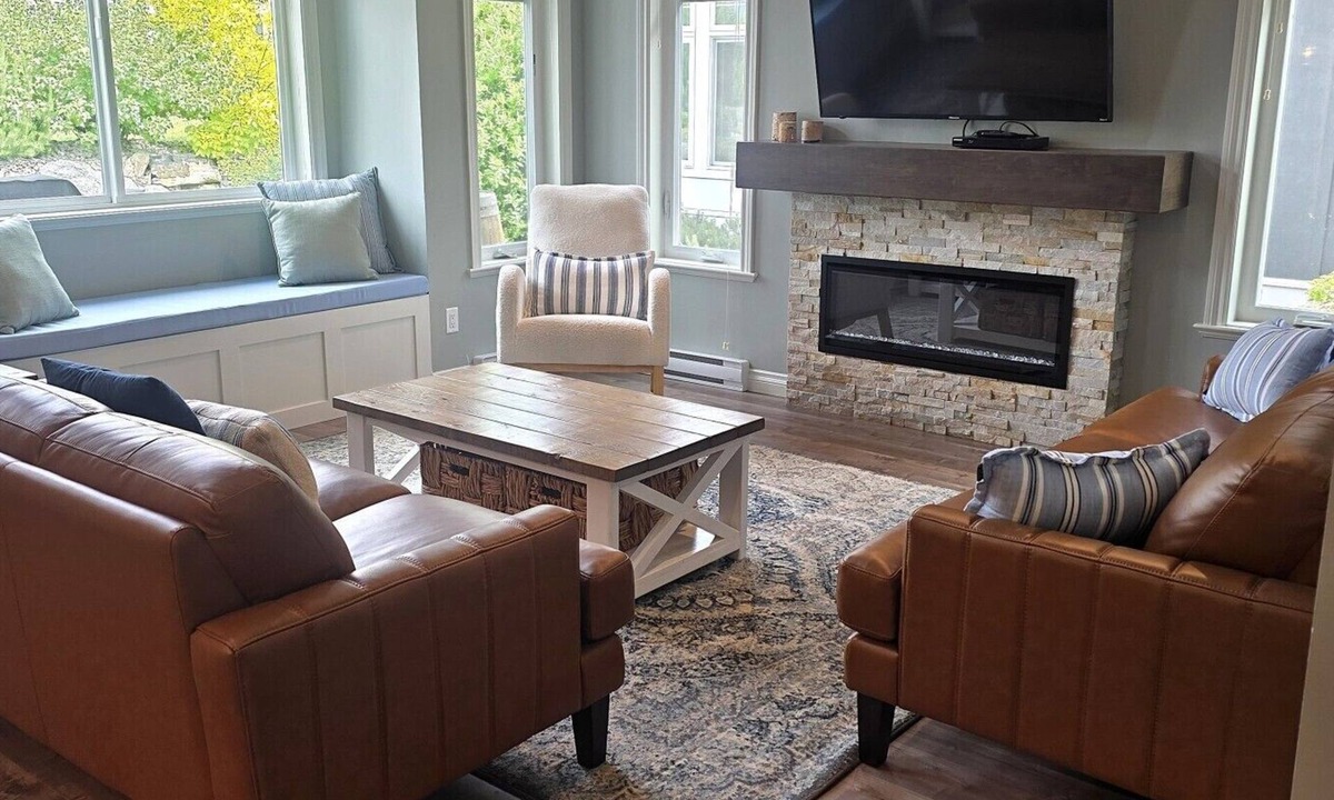 Osoyoos House | Steps from the beach and Pool #62