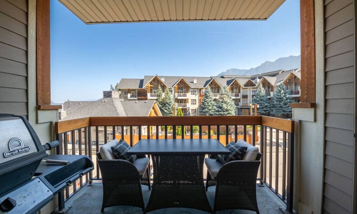 Radium Hot Springs Apartment | Stone Hearth | Pool | Hot Tub | Hot Springs