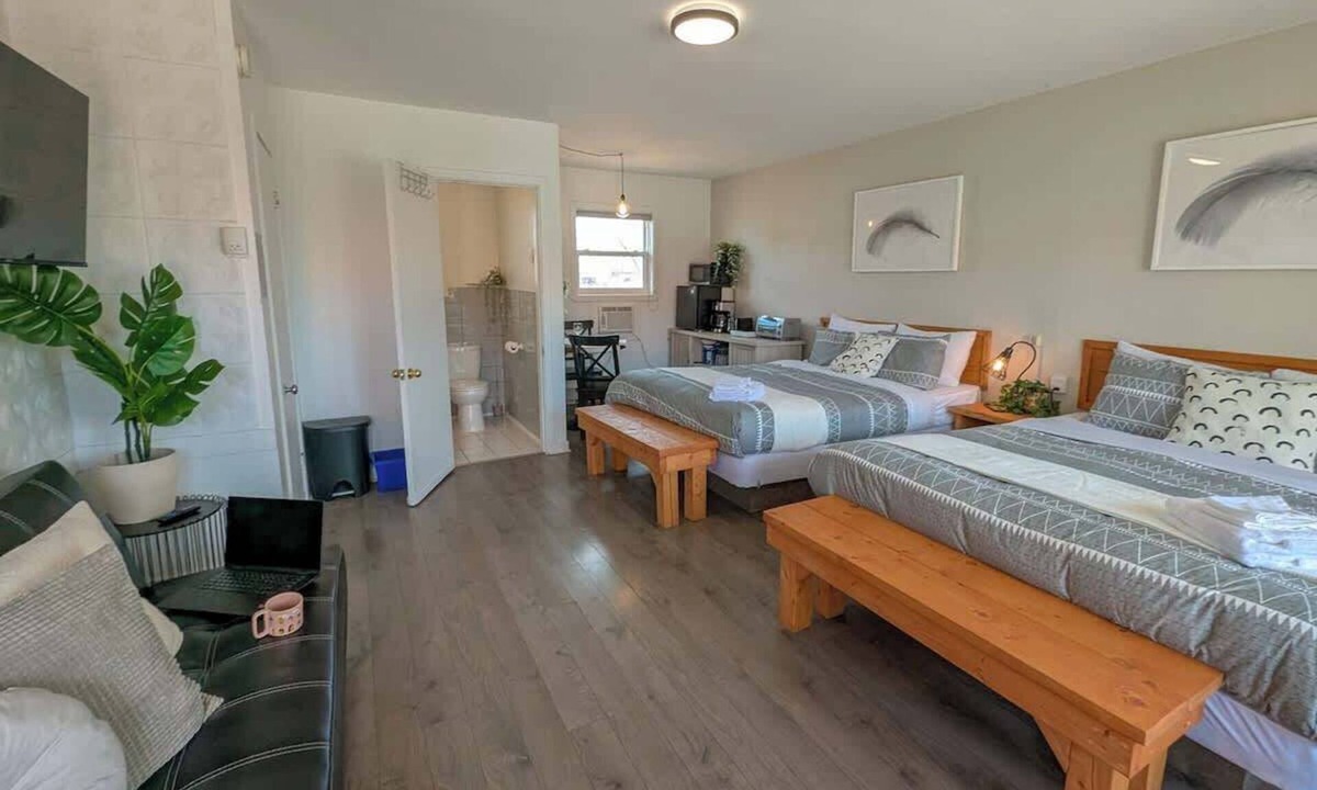 Ste Anne de Beaupre Apartment | Studio 9 | 2 Min Waterfront | BBQ & Fireplace