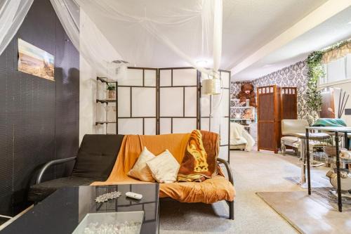 Little Portugal Apartment | Studio Apartment in Casa, semi-bsmt