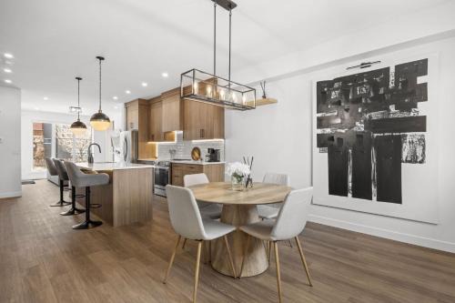 Mount Pleasant Apartment | Stunning 3BR Luxury Home Downtown Views