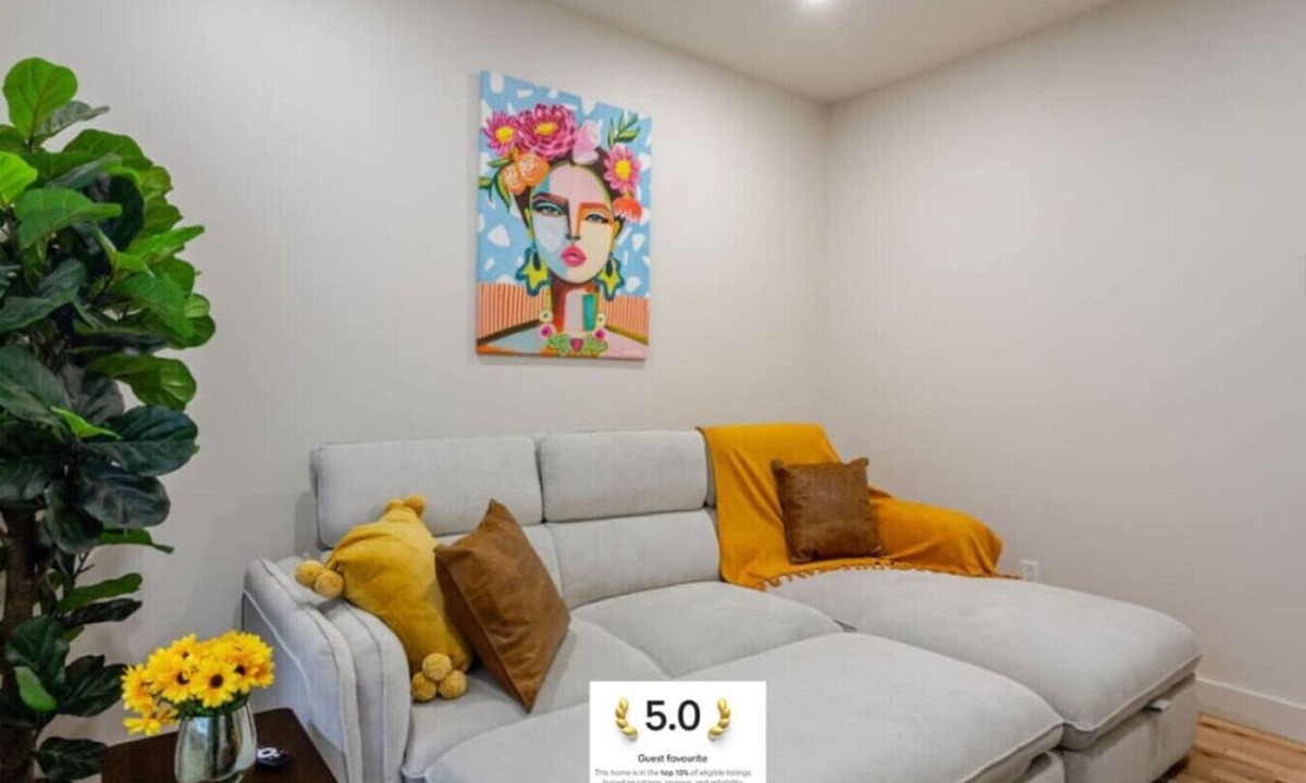 Cote-Des-Neiges—Notre-Dame-De-Grace Apartment | Stunning Apartment in Montréal