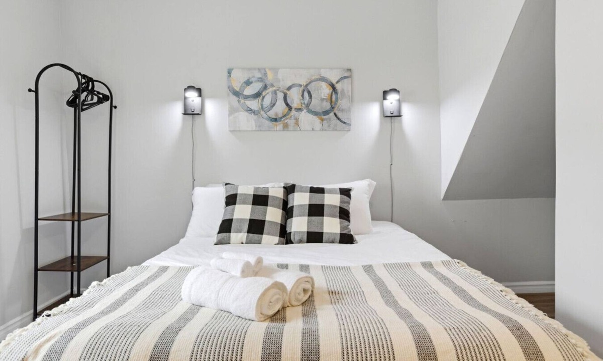 Sandwich Towne Apartment | Stylish 2BR 1 Bath Haven with WiFi & Parking