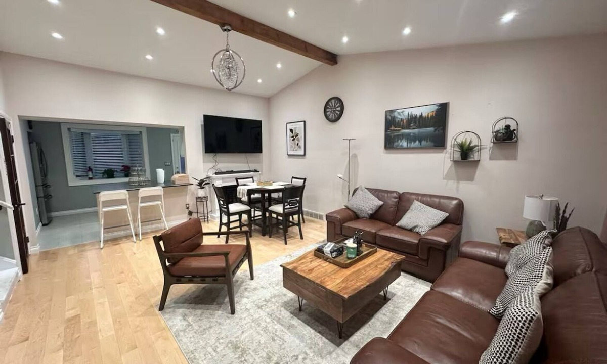 Chippawa House | Stylish 3 bedroom home | Minutes to Falls, Golf, Wineries and More!