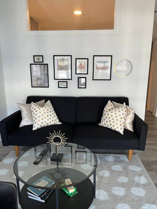 Bridgeland Apartment | Stylish and beautiful apt in amazing bridgeland