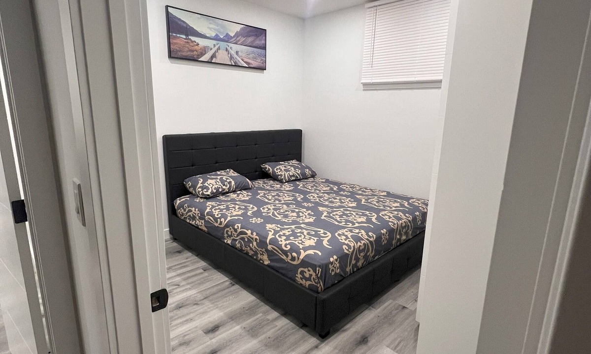 Southeast Calgary Apartment | Stylish Basement Suite w/Private Entry & Workspace