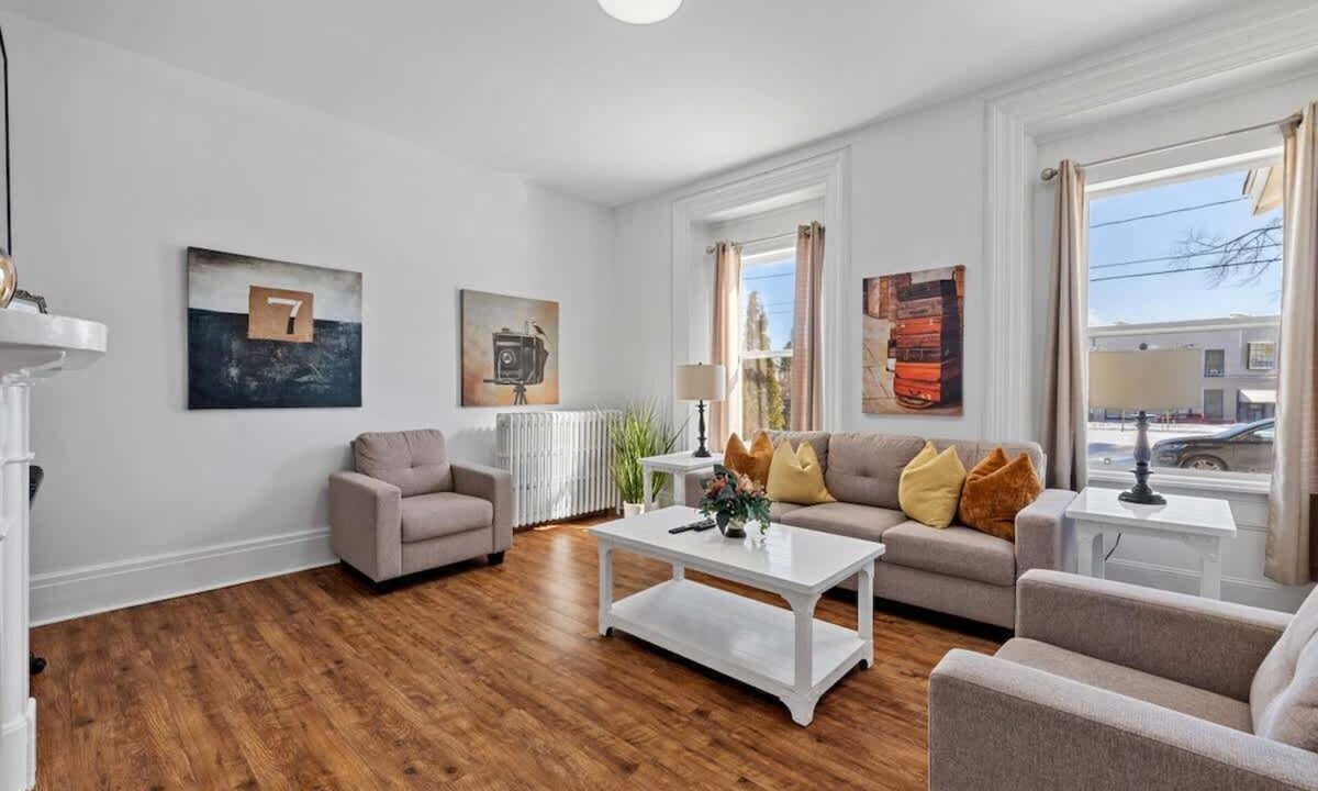 Queens Square Apartment | Stylish & Comfy 2 Bedroom Apt Downtown Ch'town