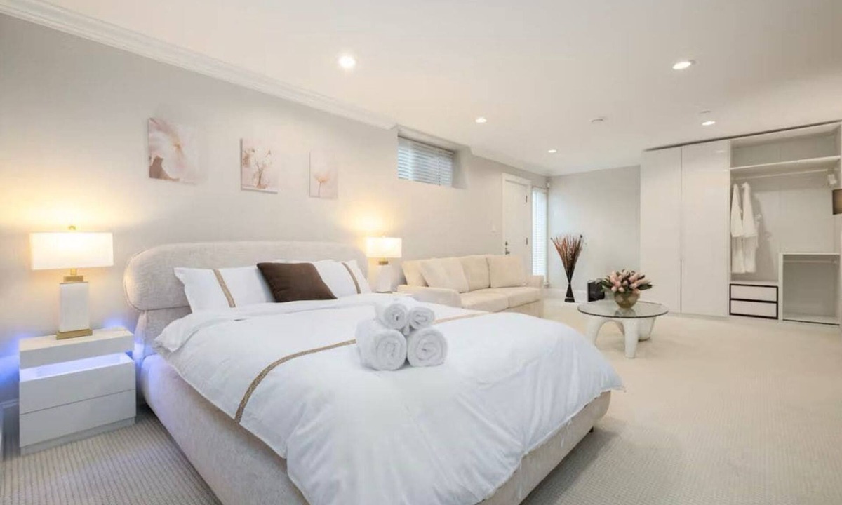 Kerrisdale House | Stylish Home in Van West Side Near YVR&DT