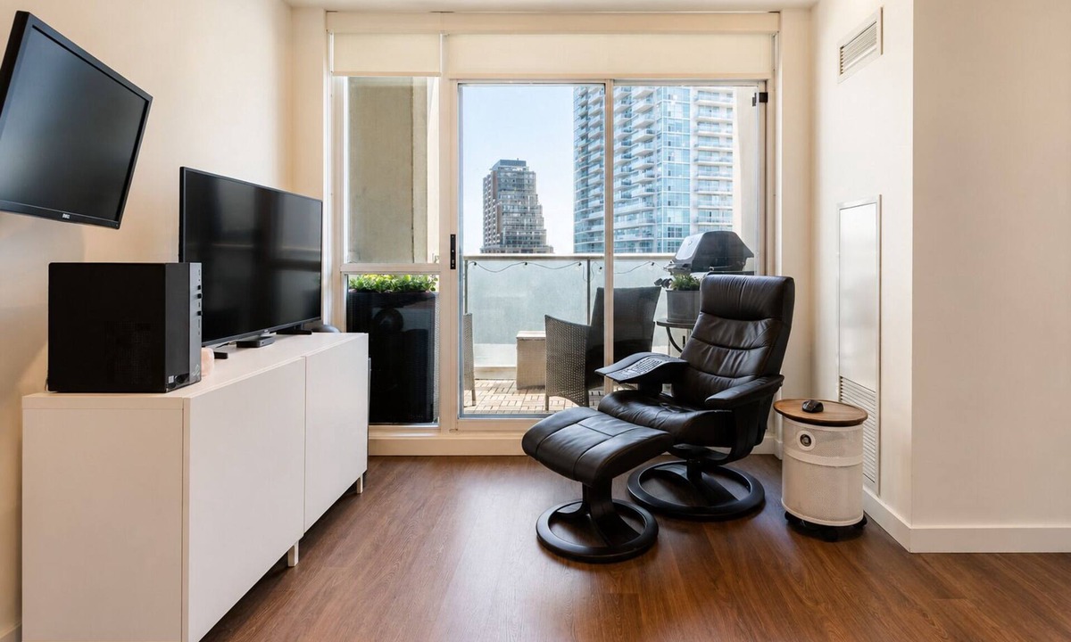 King West Village Condo | Stylish King West Condo Near FIFA & BMO Field