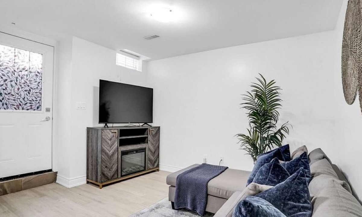 Brampton House | Stylish Modern 2-bedroom Suite