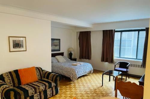 Downtown Montreal Apartment | Stylish Montreal Apartment: Comfortable Stay in the Golden Square Mile