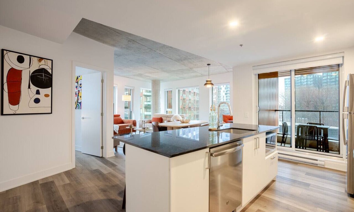 Griffintown Apartment | Stylish MTL Apartment | Parking + EV Charger