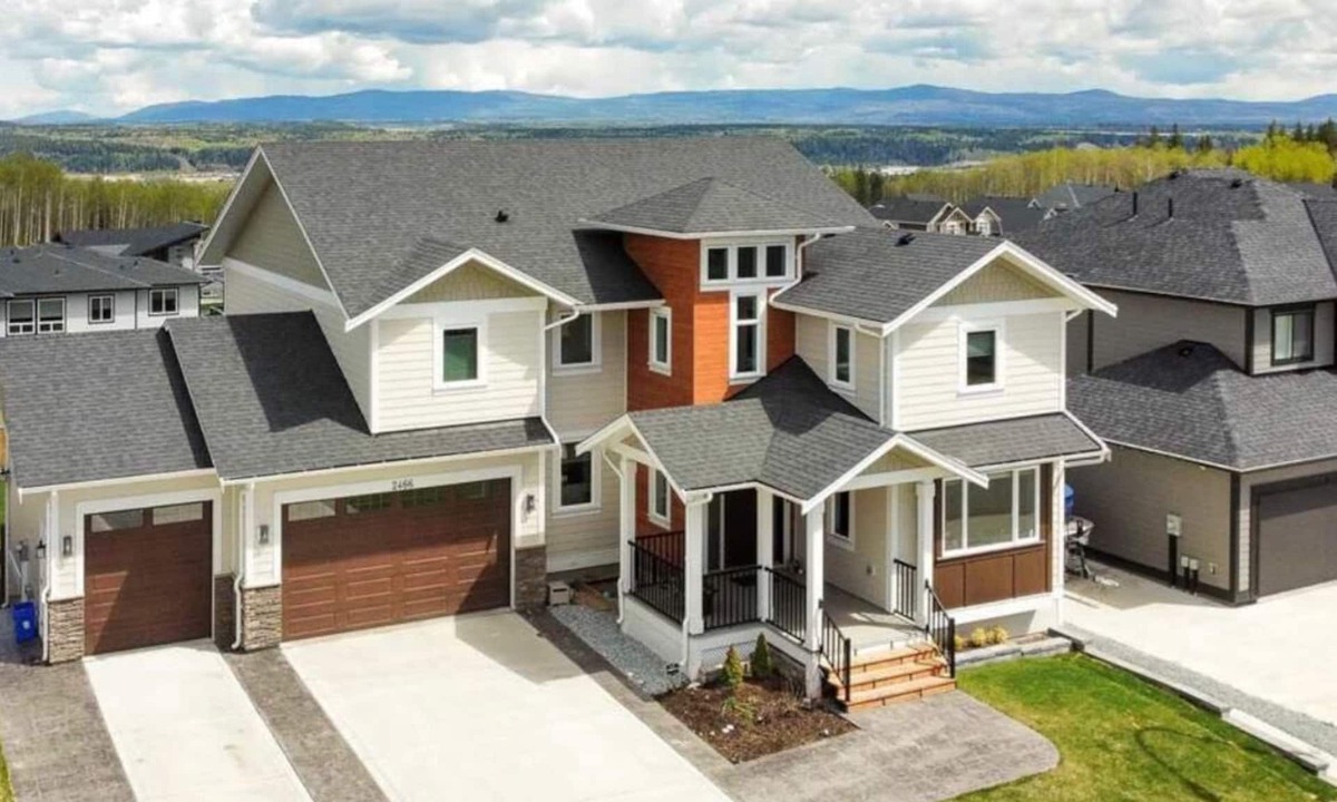 Prince George House | Stylish Open Cozy & Contemporary Living Space