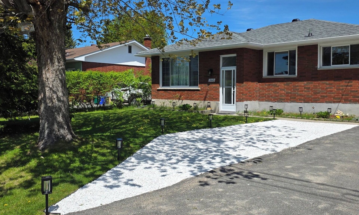 Sudbury House | Stylish, Spacious Home close to Trails & Amenities
