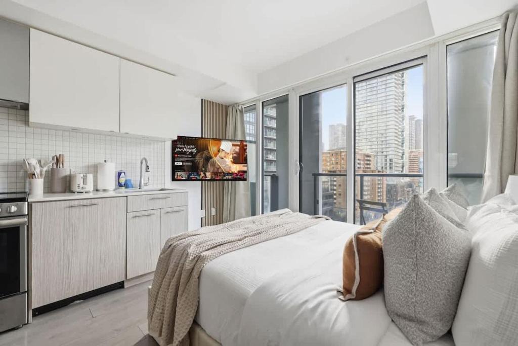 Garden District Apartment | Stylish Studio Steps to Yonge-Dundas Square