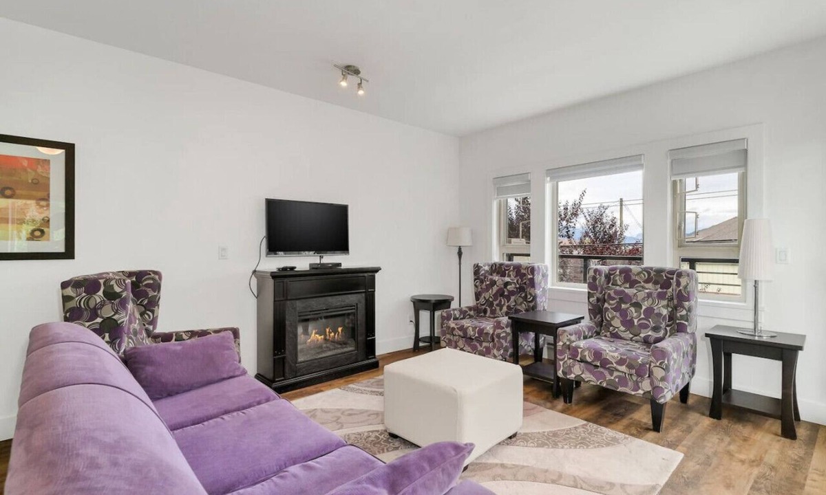 Harrison Hot Springs Apartment | Stylish Urban Retreat: 2BR Condo
