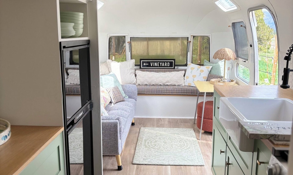 Okanagan-Similkameen House | Summerland Vineyard Airstream – Wine Country Stay - Biking, Wine Tasting, Beachs