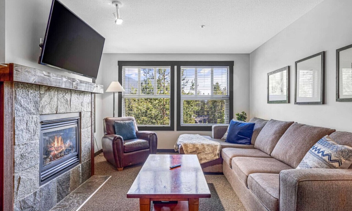 East Kootenay Apartment | Summit Synergy | Ski-In/Out | Next to Spring Pools
