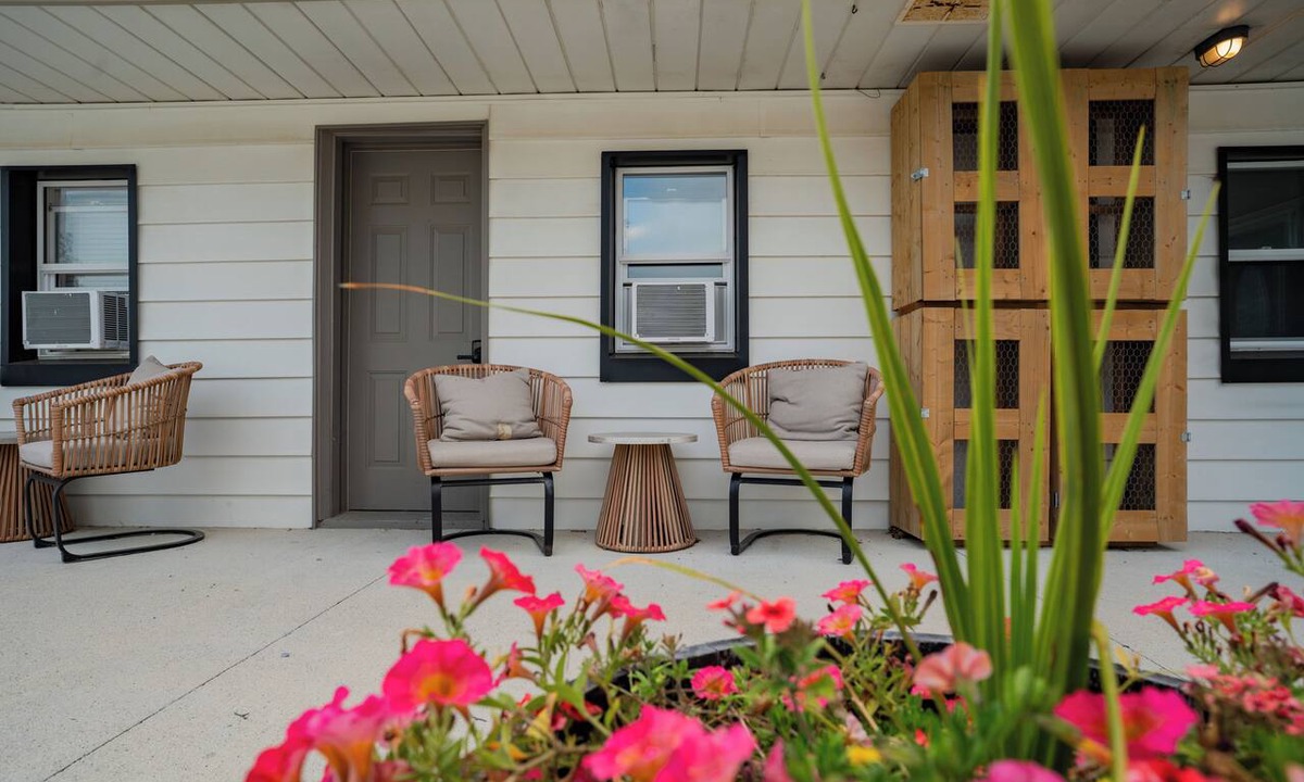 Lambton Shores Apartment | Sun & Surf Suite - 1 Bedroom Apartment