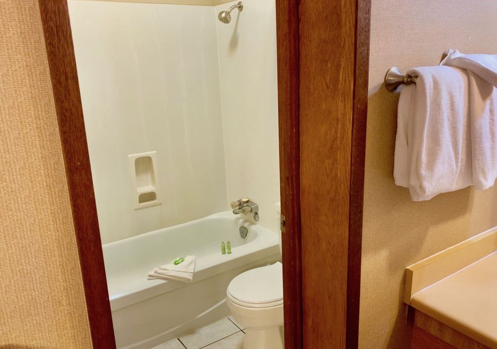 Sunwapta Falls House | Sunwapta Falls Rocky Mountain Lodge - Rocky Mountain Double