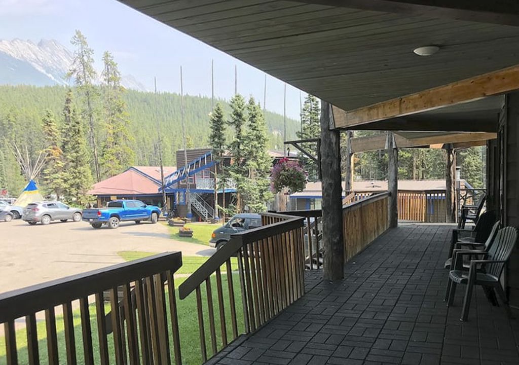 Sunwapta Falls House | Sunwapta Falls Rocky Mountain Lodge - Twin Lodge Room