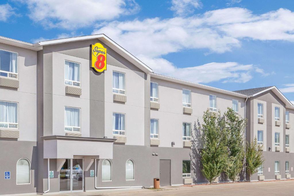 Athabasca Hotel | Super 8 by Wyndham Athabasca AB