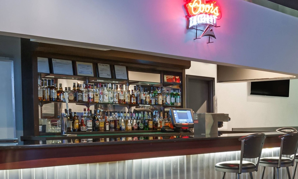Northwest Edmonton Hotel | Super 8 by Wyndham Edmonton/West