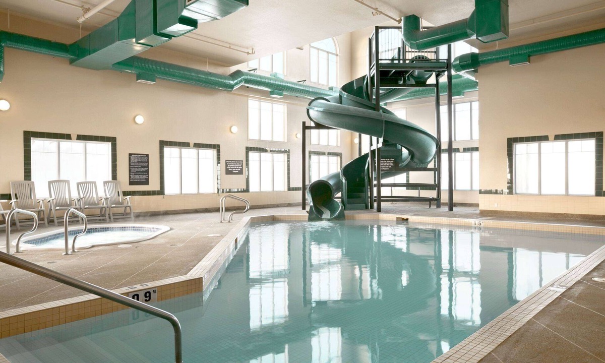 High Level Hotel | Super 8 by Wyndham High Level AB
