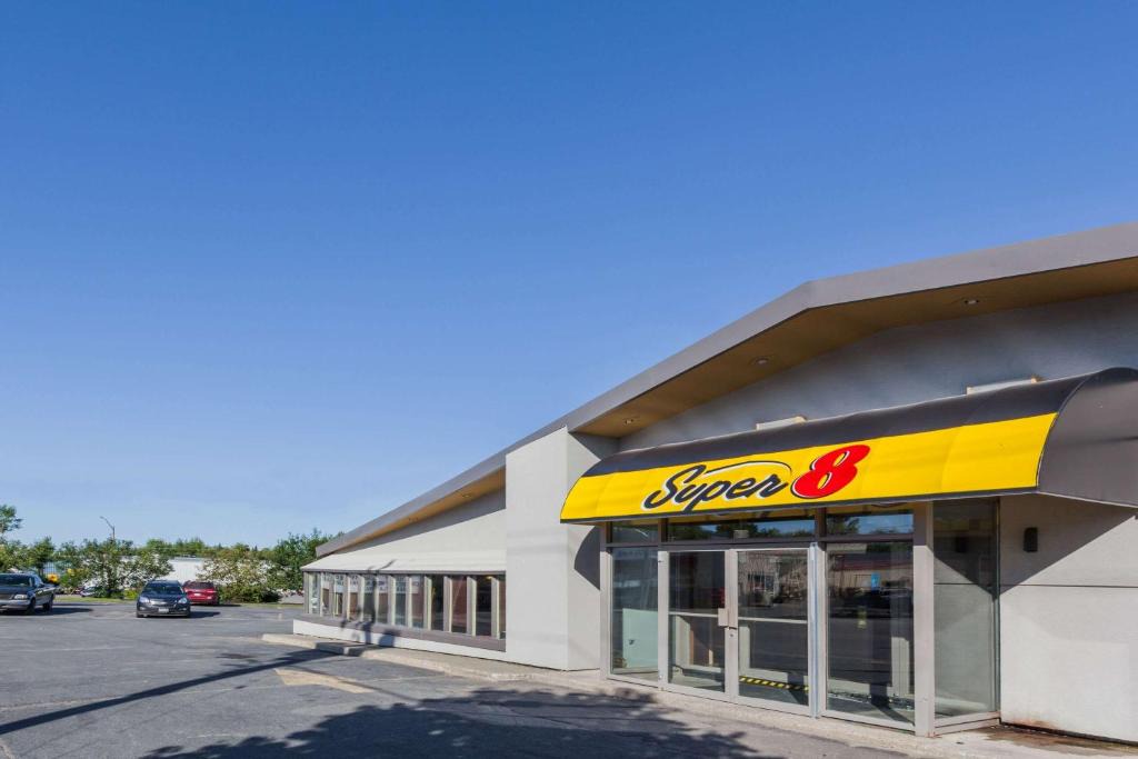Timiskaming District Hotel | Super 8 by Wyndham Kirkland Lake