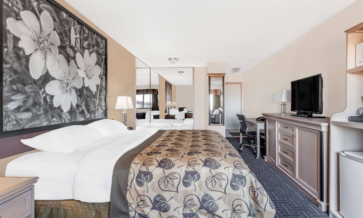 Stettler Hotel | Super 8 by Wyndham Stettler