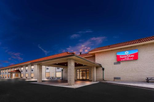 Windsor Hotel | SureStay Plus by Best Western Windsor