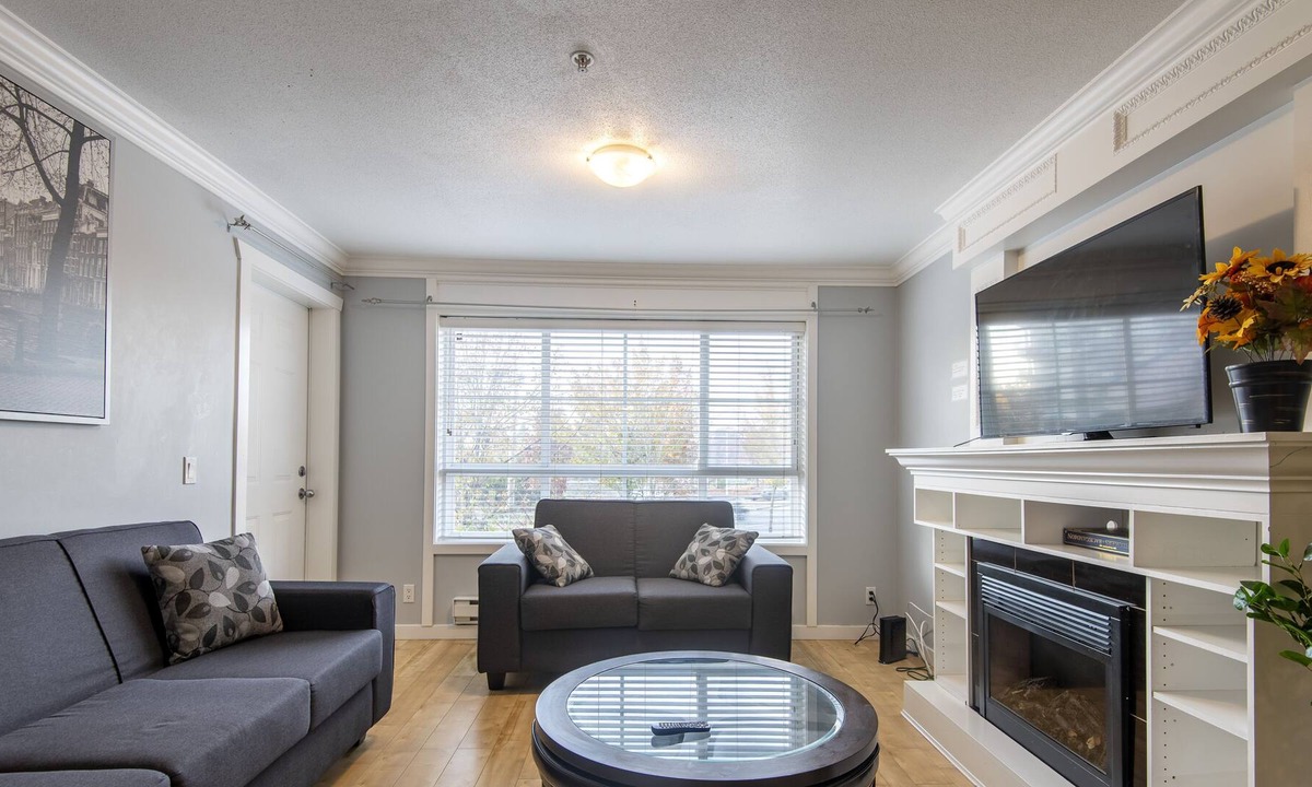 Surrey Newton Condo | SURREY⭐️3 BED CONDO⭐️ BALCONY VIEW⭐️INDOOR PARKING