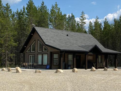Valemount House | The Alpine Cabin