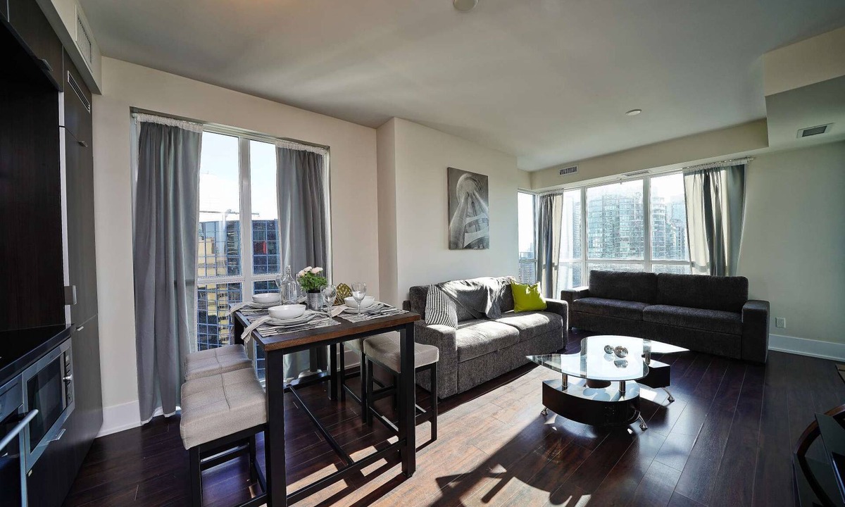 Toronto Entertainment District Hotel | The Atmos by RivetStays – 2BR Downtown Toronto, Sleeps 6