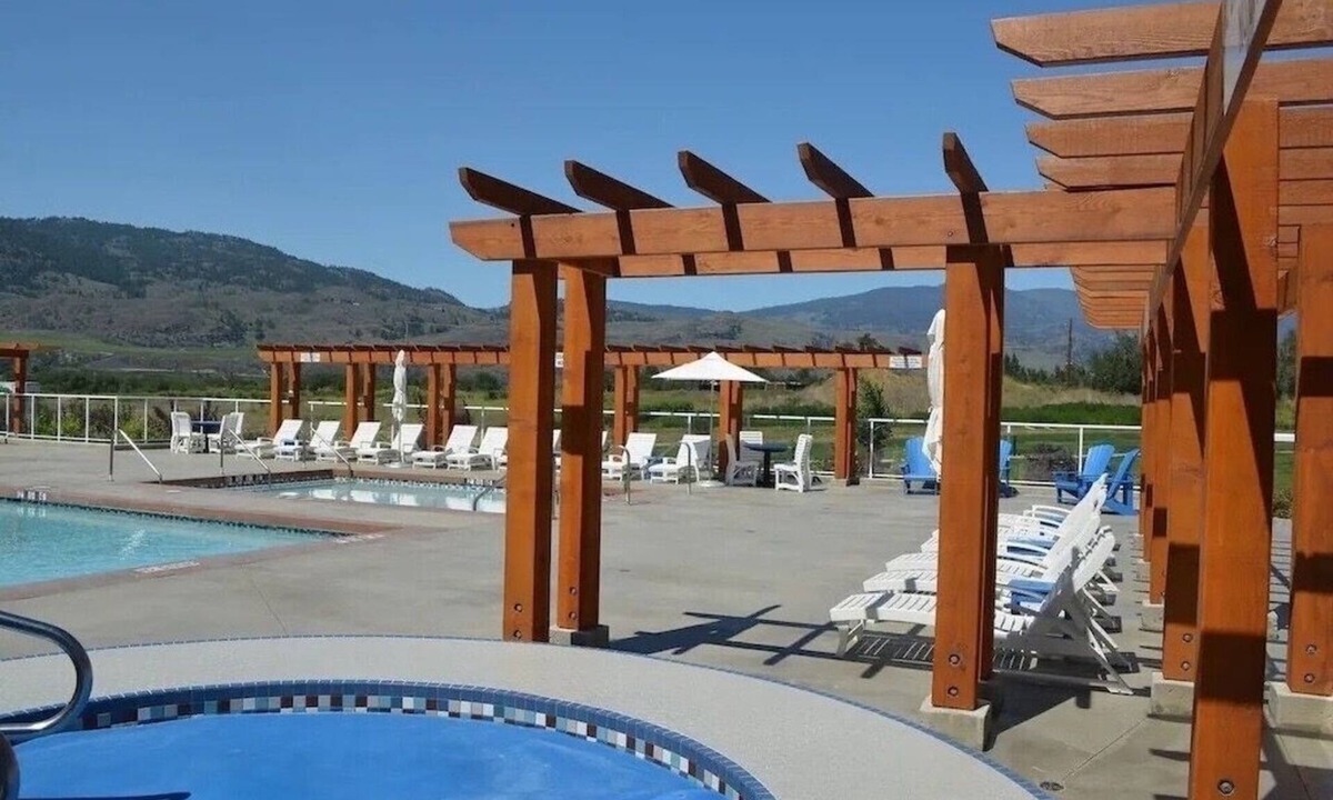 Osoyoos Cottage | The "B" Hive Cottage # 56