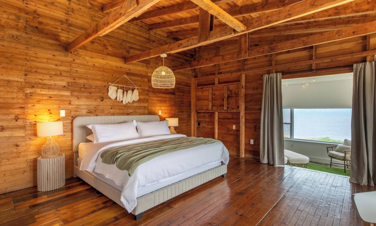 Newport Landing Hotel | The Breeze Motel