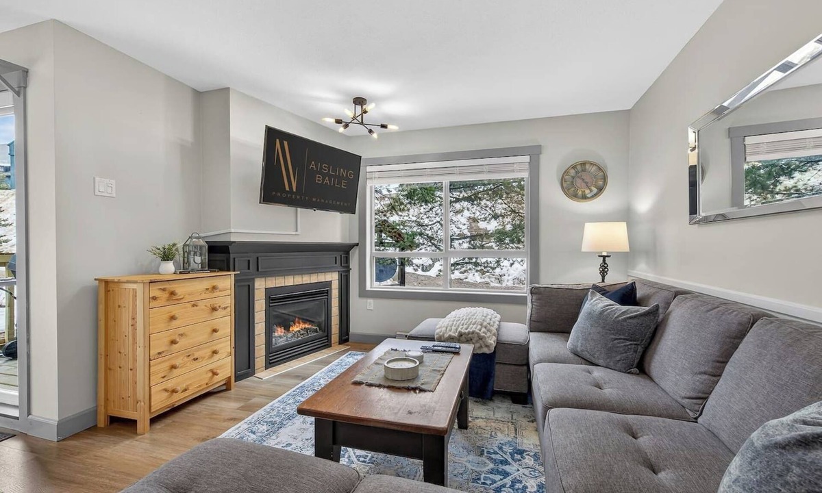 East Kootenay Villa | The Bunkhouse | Ski-in/Out | Central | Fireplace