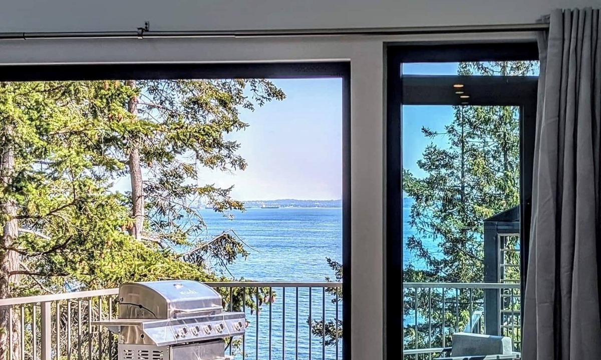 Bowen Island Cabin | “The Cabanas on Bowen 2 – Perched Above the Ocean