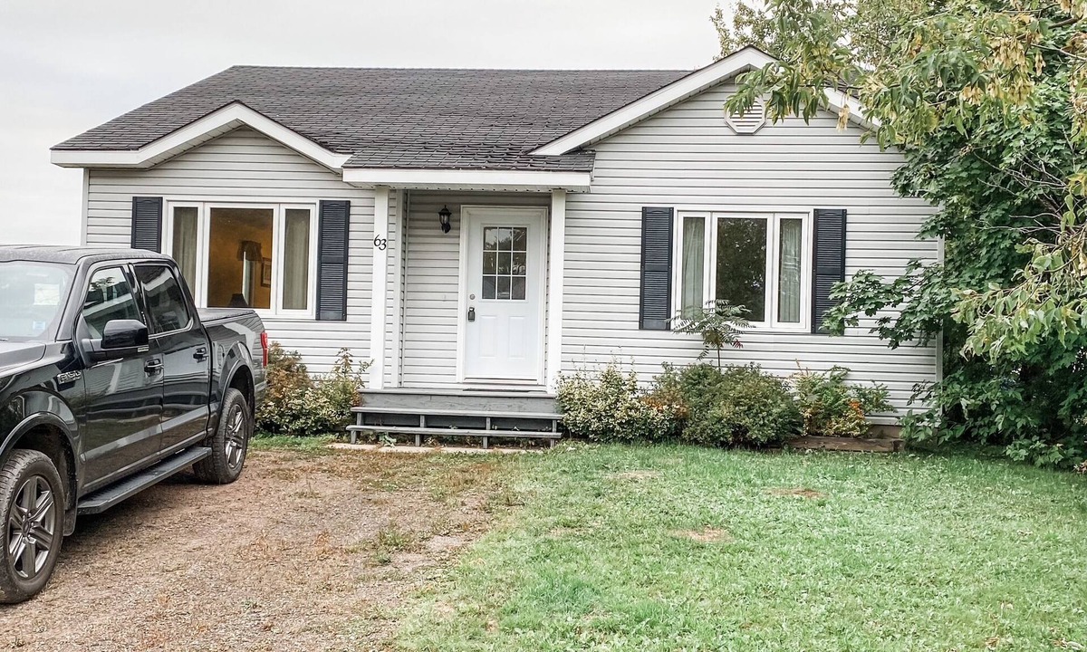 The Bluff Cottage | The Crew's Nest Cottage at Parlee Beach